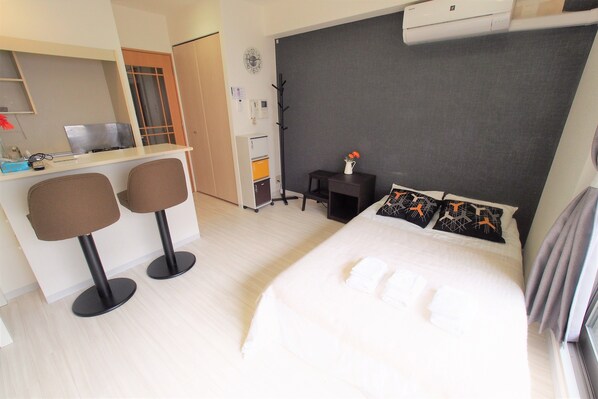 واي فاي مجانًا وملاءات أسرّة