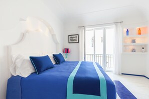 Deluxe Double Room, City View | Minibar, individually furnished, desk, blackout drapes - Twin Suites (Capri)