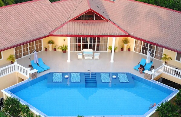 Outdoor pool - Lankenua Pool Suite with sea view (Island Garden City of Samal)