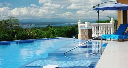 Lankenua-allasviitti merinäköalalla