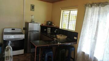 Apartemen Basic, 2 Tempat Tidur Double, Bebas Asap Rokok | Dapur pribadi | Lemari es, microwave, oven, dan kompor