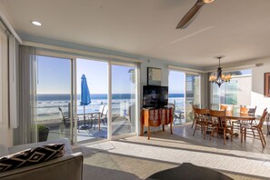 Smart TV, libros y estéreo 