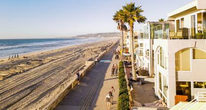 3 BEDROOM / 3 BATHROOM OCEANFRONT LUXURY PENTHOUSE WITH PANORAMIC OCEAN VIEWS!