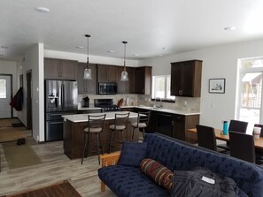 Smart-TV, peis og bøker