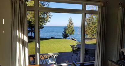 Waterfront 4 b.r./3 ba/beaches/fishing/sunsets/wineries/lighthouses/state parks