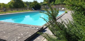 Zona de jocs infantil: a l'aire lliure