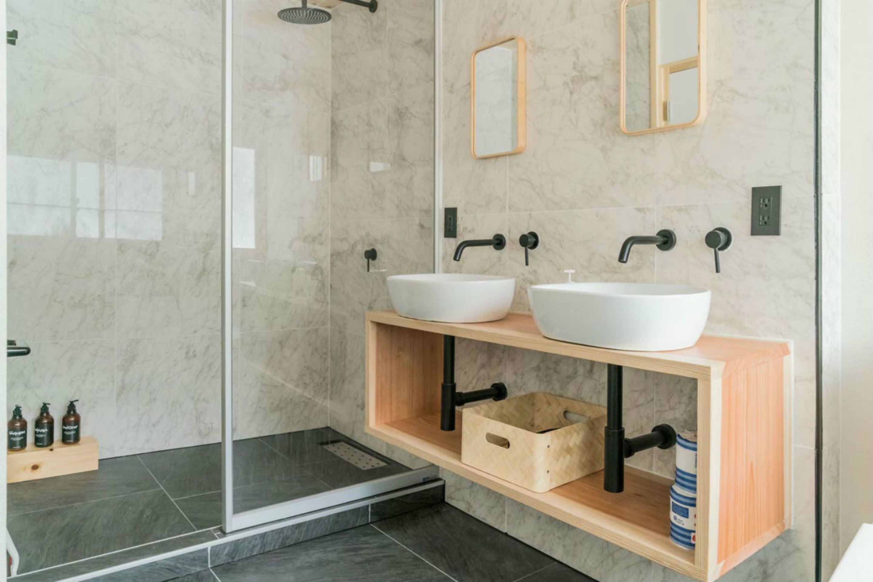 Căn hộ, 3 phòng ngủ, quang cảnh núi (Unit 3) | Chậu rửa trong phòng tắm