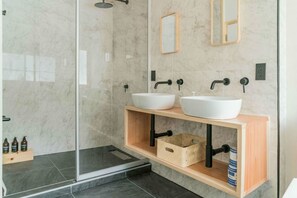 Apartment, 3 Bedrooms, Mountain View (Unit 3) | Bathroom sink