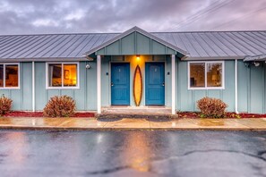 Exterior detail - S2 - Cowabunga @ Surf Inn - 2 Bed 2 Bath (Netarts)