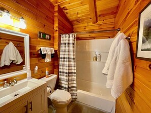 Ensemble douche/baignoire, baignoire à jets, sèche-cheveux