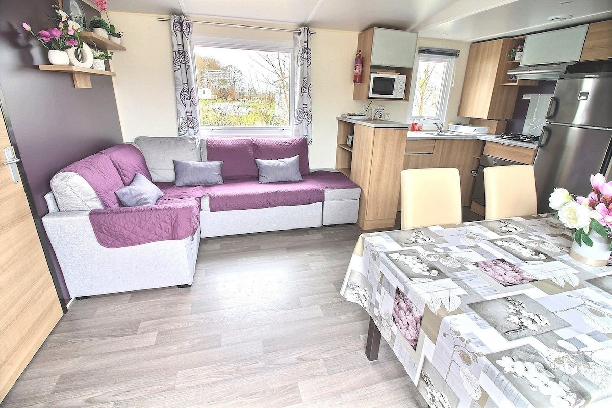 Mobile Home, 3 Bedrooms (201) | Living area | Flat-screen TV