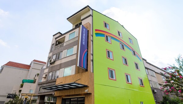 Exterior - Rainbow House (Yuchi)