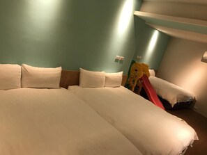Family Suite | Individually decorated, individually furnished, desk, free WiFi - Rainbow House (Yuchi)