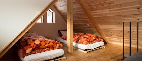 3 bedrooms, individually furnished, free WiFi, bed sheets