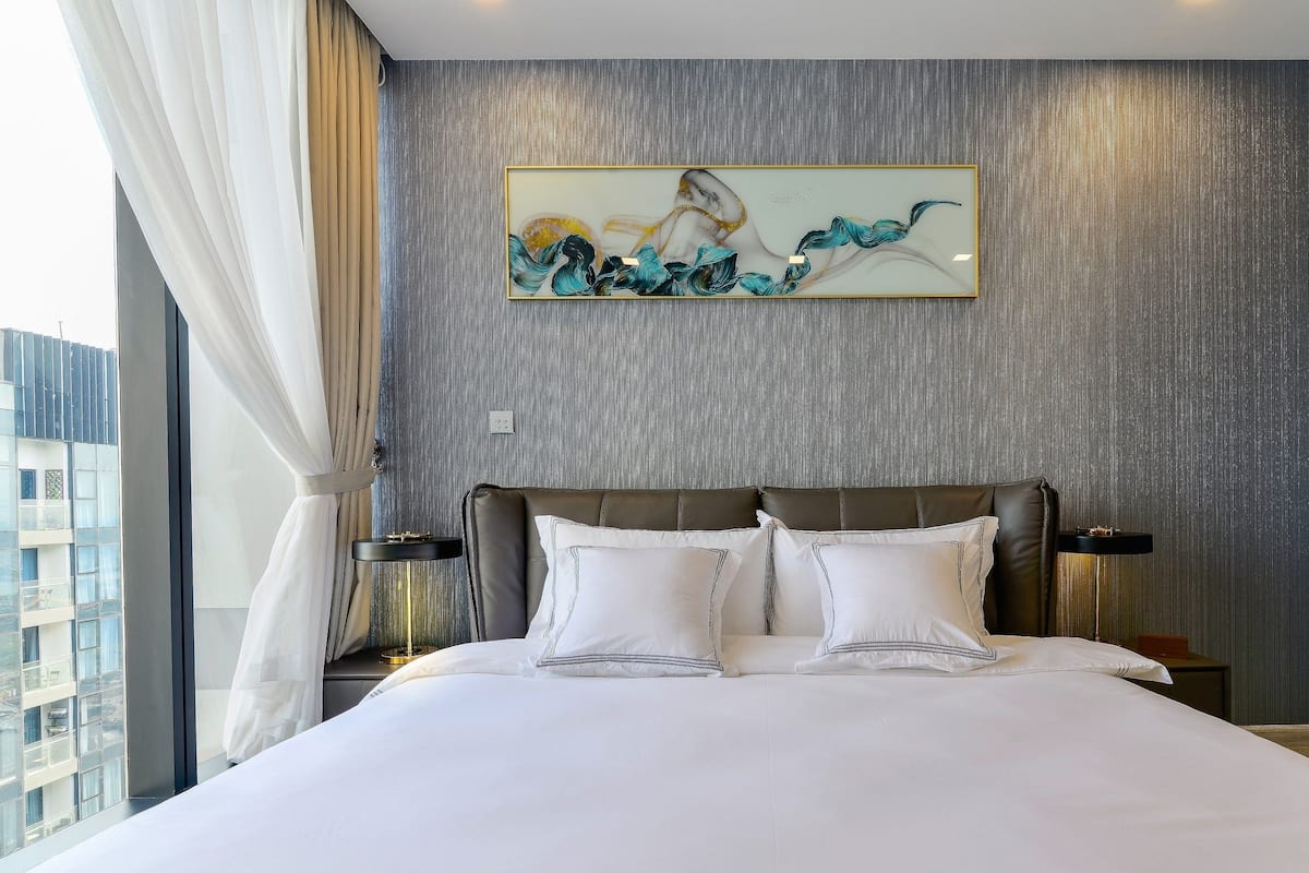Apartamento superluxo, 1 quarto (1 Bathroom) | Cofres nos quartos, escrivaninha, Wi-Fi de cortesia