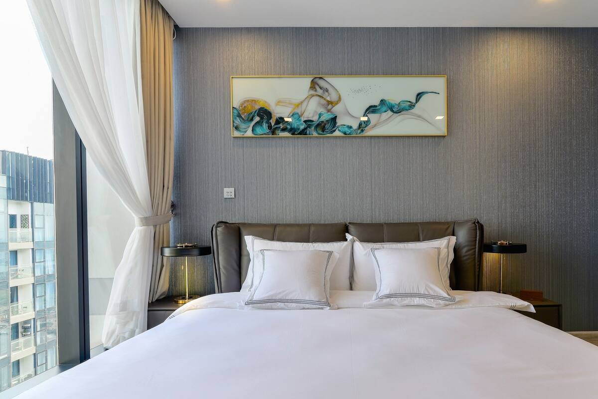 1-Bedroom Luxury Apartment with 1 Bathroom | In-room safe, desk, free WiFi