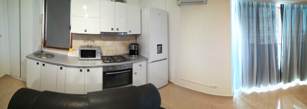 ميكروويف، فرن، غسالة أطباق، ماكينة لصنع القهوة/الشاي