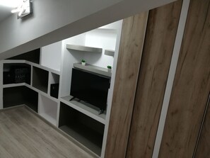 3 bedrooms, in-room safe, iron/ironing board, WiFi