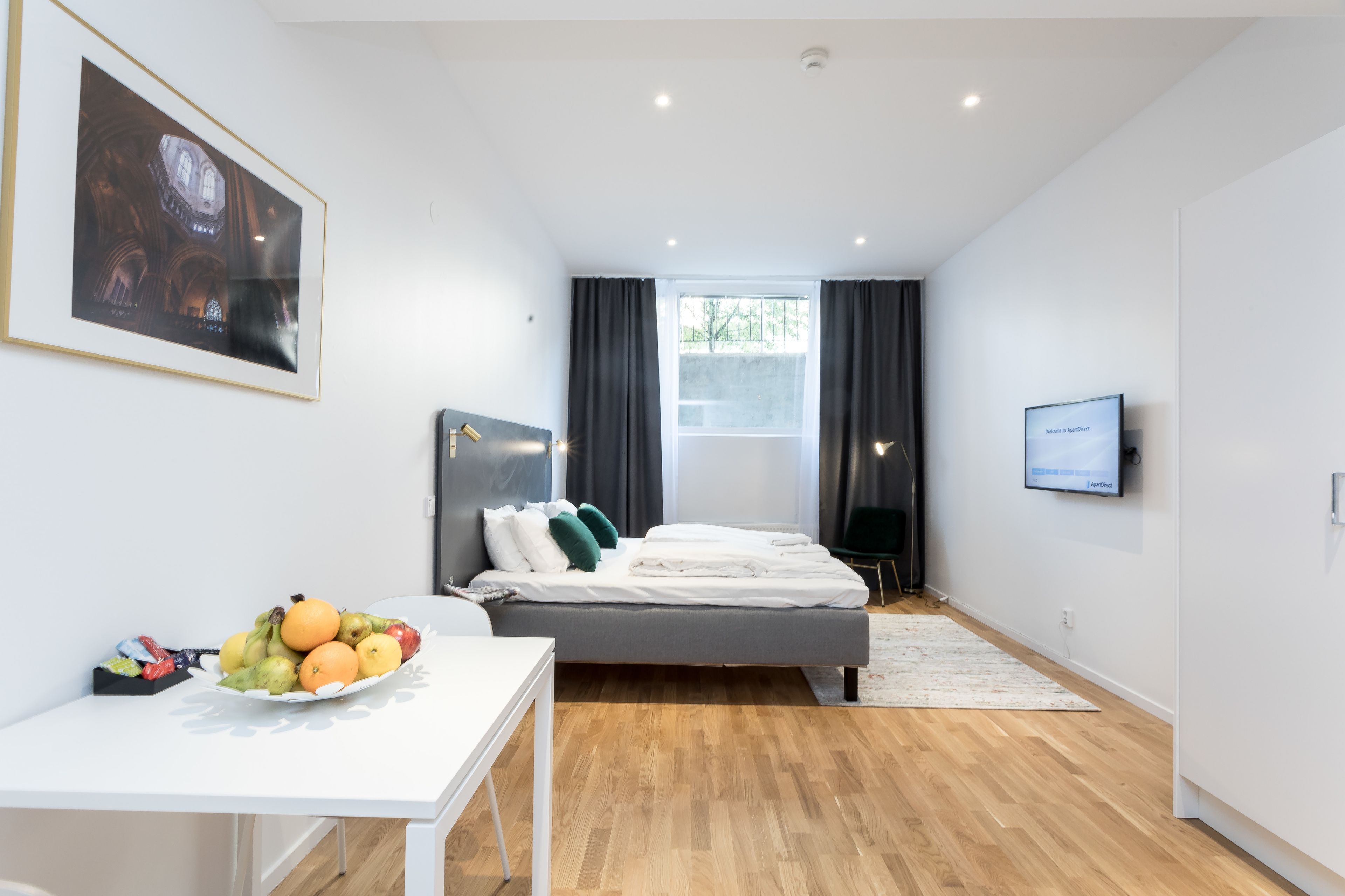 Estudio, 1 cama Queen size (Basement) | Escritorio, insonorización, tabla de planchar con plancha y cunas 