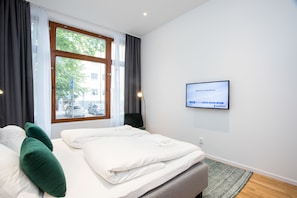 Studio, 1 Queen-Bett | Schreibtisch, schallisolierte Zimmer, Bügeleisen/Bügelbrett, Babybetten