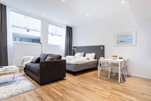 Superior Studio (Basement) | Desk, soundproofing, iron/ironing board, cribs/infant beds - ApartDirect Sundbyberg (Sundbyberg)