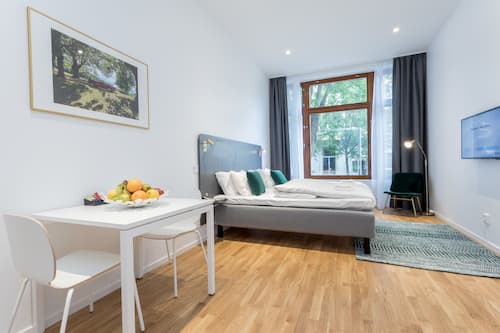 Studio, 1 grand lit | Bureau, chambres insonorisĂ©es, fer et planche Ă repasser