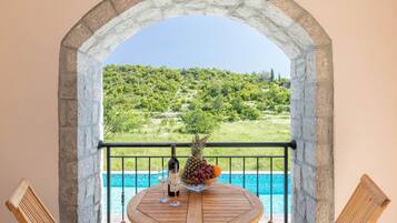 Exclusive Villa, Garden View | Makan dalam bilik