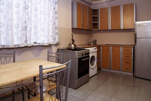 Appartement | Cuisine privée | Réfrigérateur, four, plaque de cuisson, bouilloire électrique