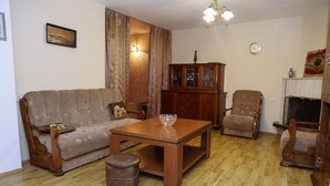 Desk, iron/ironing board, free WiFi, bed sheets - Hosthub - Apartment G.Sundukiani Street (Tbilisi)