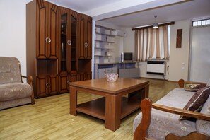 Appartement | Bureau, fer et planche à repasser, Wi-Fi gratuit, draps fournis