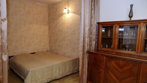 Desk, iron/ironing board, free WiFi, bed sheets - Hosthub - Apartment G.Sundukiani Street (Tbilisi)