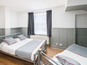 Deluxe Triple Room | WiFi (free) - OYO Kings Hotel (London)