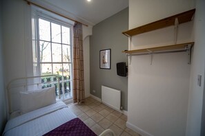 Single Room, Shared Bathroom | Free WiFi - OYO Kings Hotel (London)