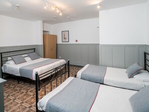 Room - OYO Kings Hotel (London)