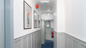 Unclassified image, 5 of 30, button - OYO Kings Hotel (London)