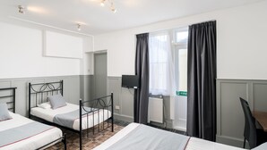 Unclassified image, 4 of 30, button - OYO Kings Hotel (London)