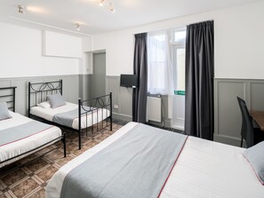 Deluxe-Vierbettzimmer, 2 Doppelbetten | Kostenloses WLAN