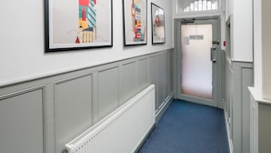 Unclassified image, 3 of 30, button - OYO Kings Hotel (London)