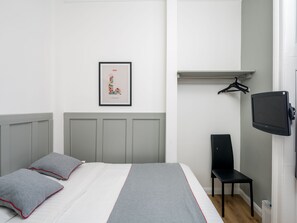 Standard Double Room | Free WiFi - OYO Kings Hotel (London)