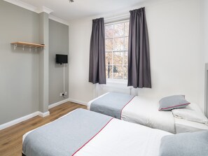 Standard Twin Room | WiFi (free) - OYO Kings Hotel (London)