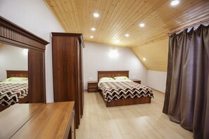 Apartment | Desk, iron/ironing board, free WiFi, bed sheets