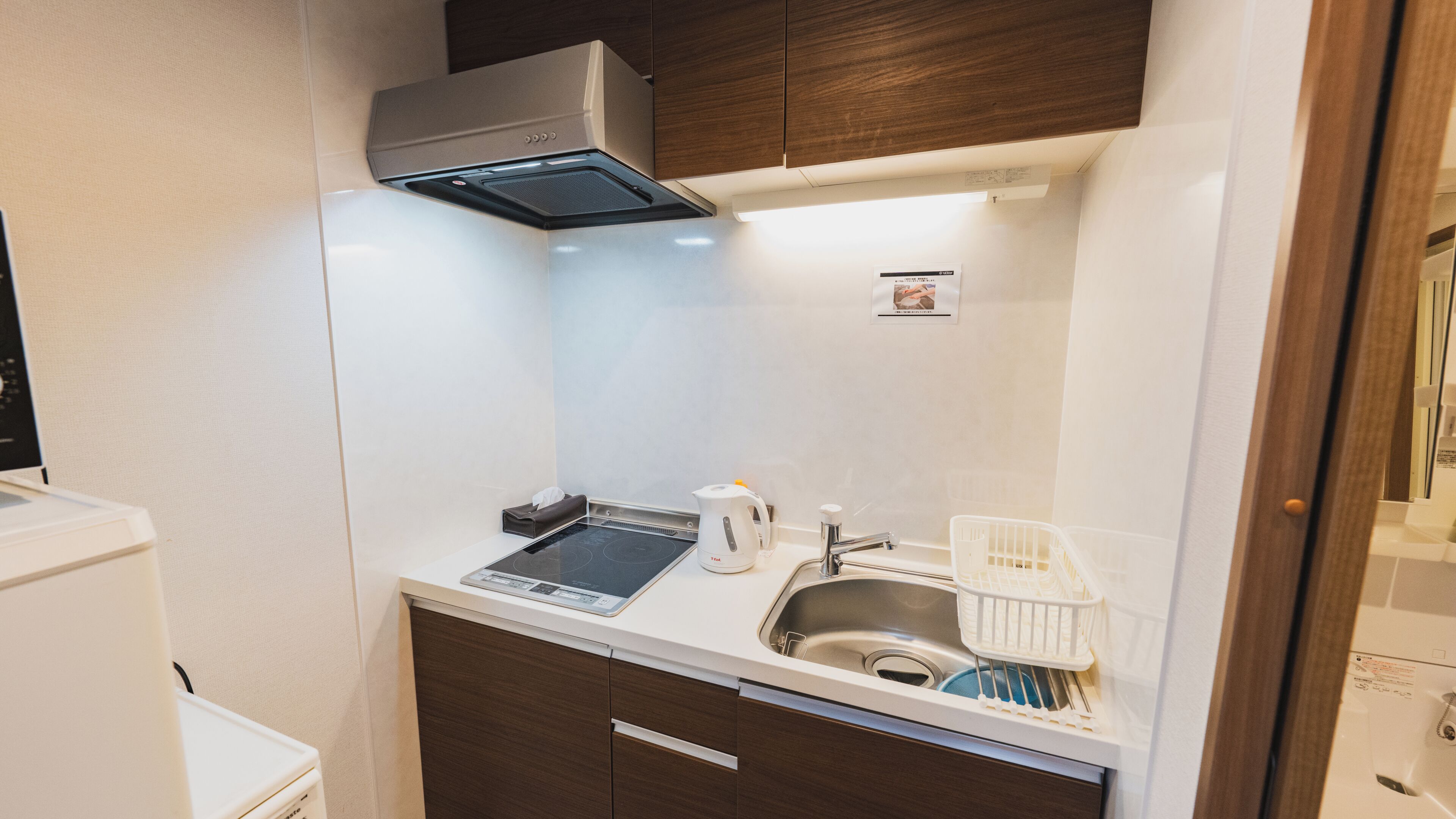 Standard Family Room with Kitchen | Private kitchenette | Fridge, microwave, stovetop, electric kettle
