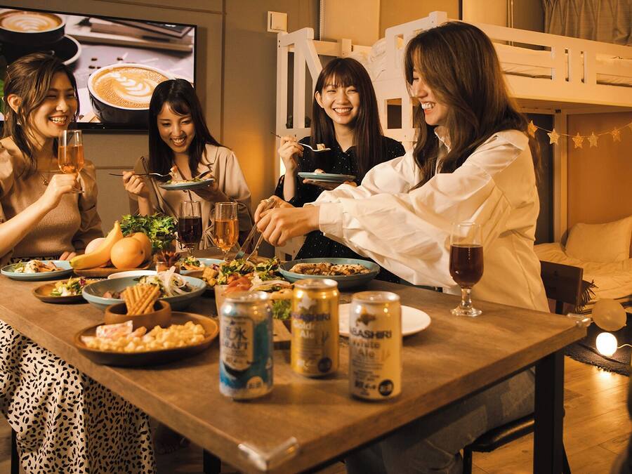 Bàn, truy cập Internet không dây miễn phí, bộ trải giường