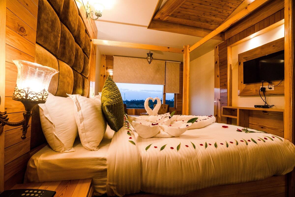 Bubinga Chalet | Sengetøy av topp kvalitet, safe på rommet og strykejern/-brett