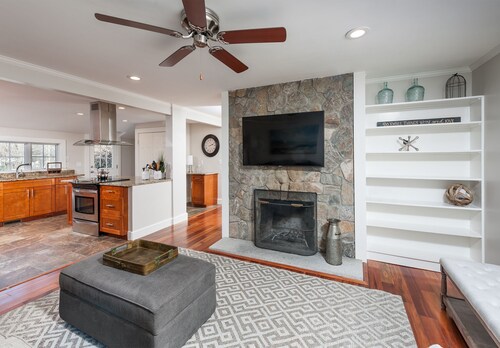 3 Bedrooms, 2 Baths Ranch Style Living on Spacious Intown Andover Location