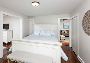 3 habitaciones, escritorio y tabla de planchar con plancha 