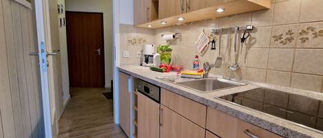 Køleskab, mikrobølgeovn, opvaskemaskine