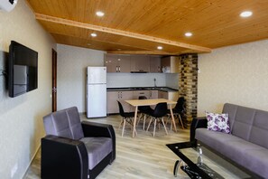 Apartment | Private kitchen | Fridge, microwave, oven, stovetop