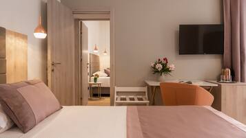 Comfort Double Room, 1 Queen Bed, Non Smoking, Courtyard View