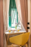 Standard Double Room, 1 Queen Bed, Non Smoking | Hypo-allergenic bedding, in-room safe, desk, soundproofing